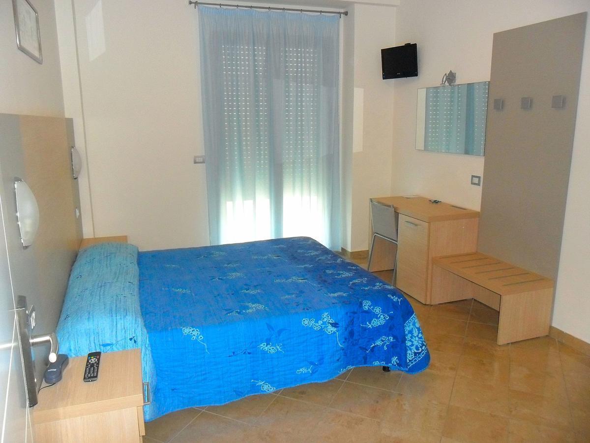 Hotel Etoile Rimini Bagian luar foto