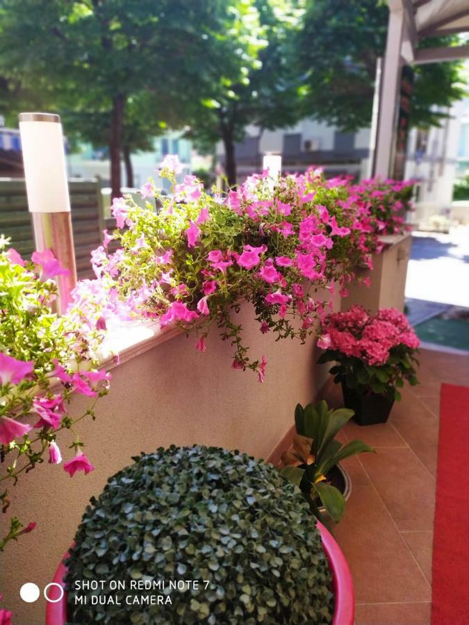 Hotel Etoile Rimini Bagian luar foto