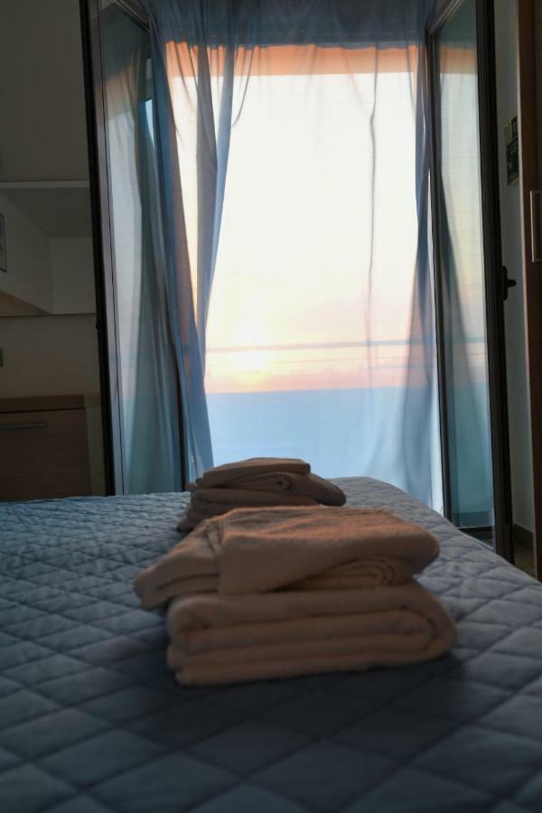 Hotel Etoile Rimini Bagian luar foto