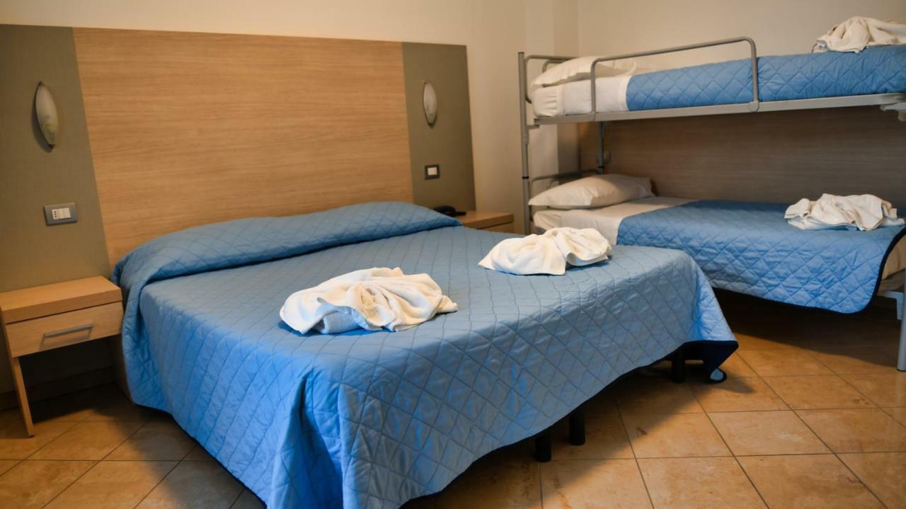 Hotel Etoile Rimini Bagian luar foto