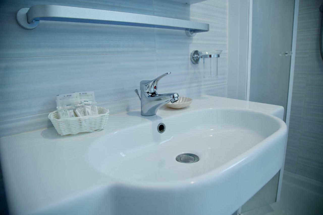 Hotel Etoile Rimini Bagian luar foto